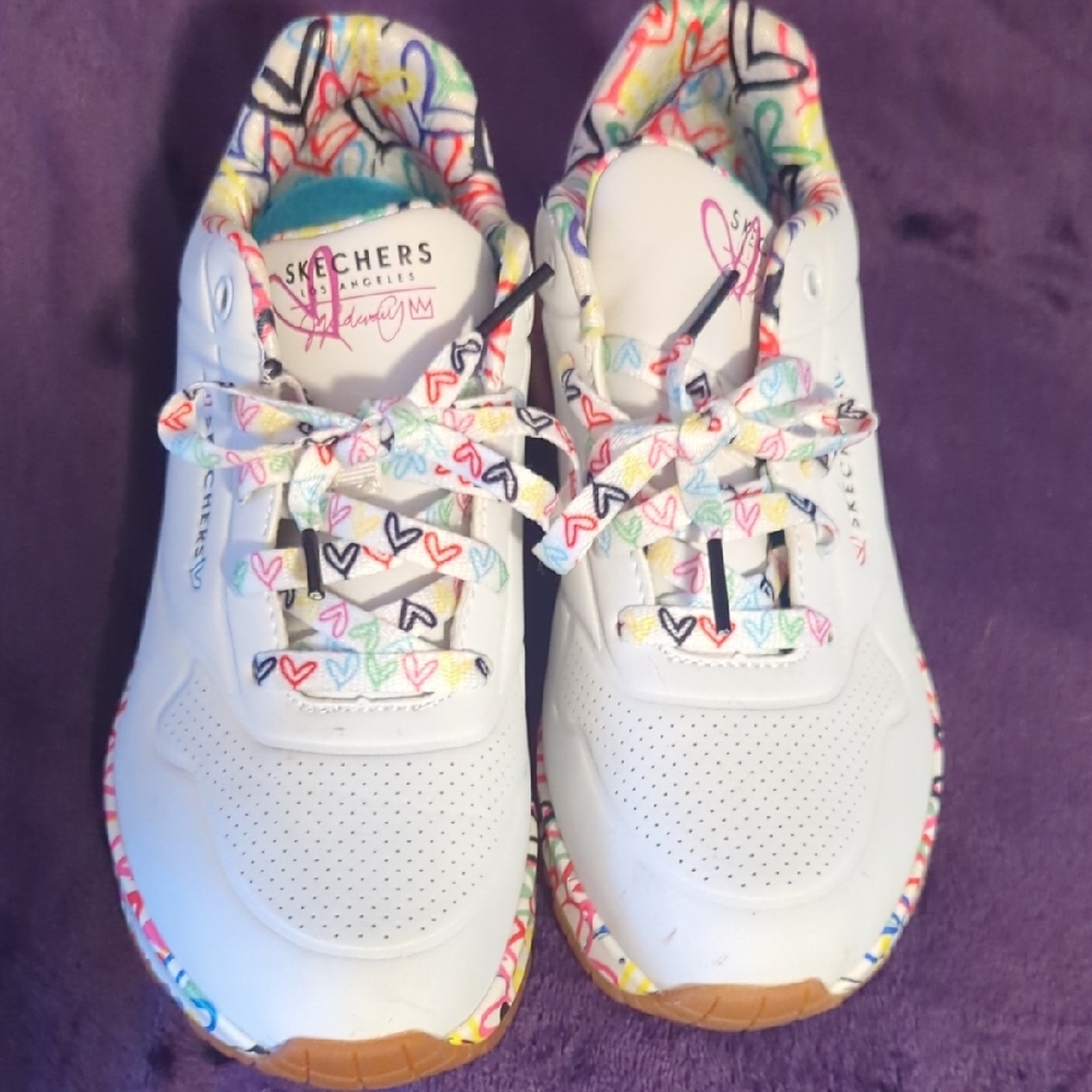 Skechers Women's White Sneakers with Multicolor Heart Patterns